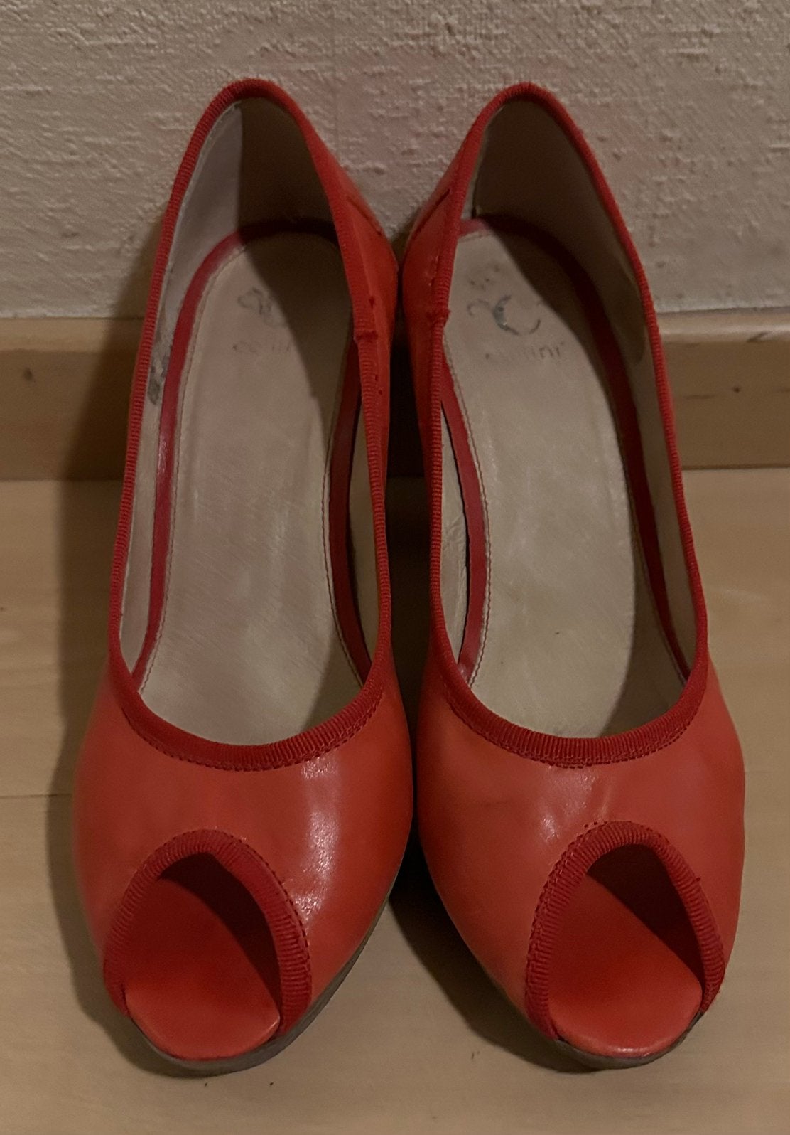 Leren rood zomer schoentje, maat 38 in goede staat, Ophalen of Verzenden, Zo goed als nieuw, Rood, Sneakers of Gympen