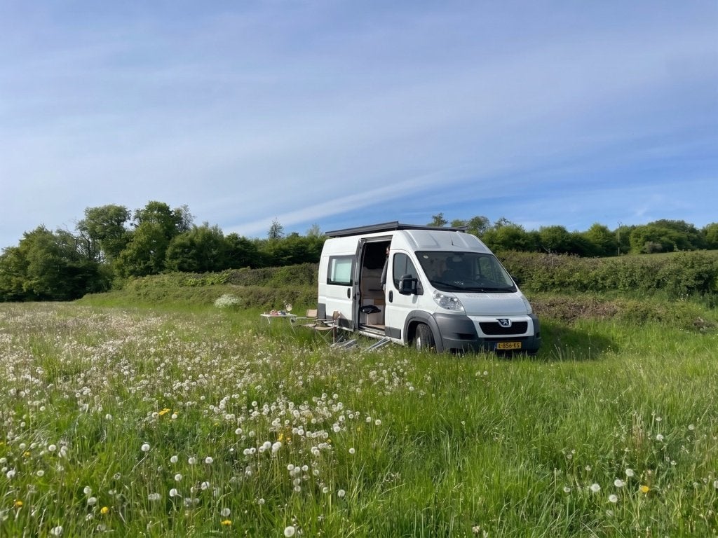 Sfeervolle Off-grid Peugeot Boxer Camper L3H2 • Nieuwe APK, Auto's, Voorwielaandrijving, Euro 5, Stof, 3000 kg