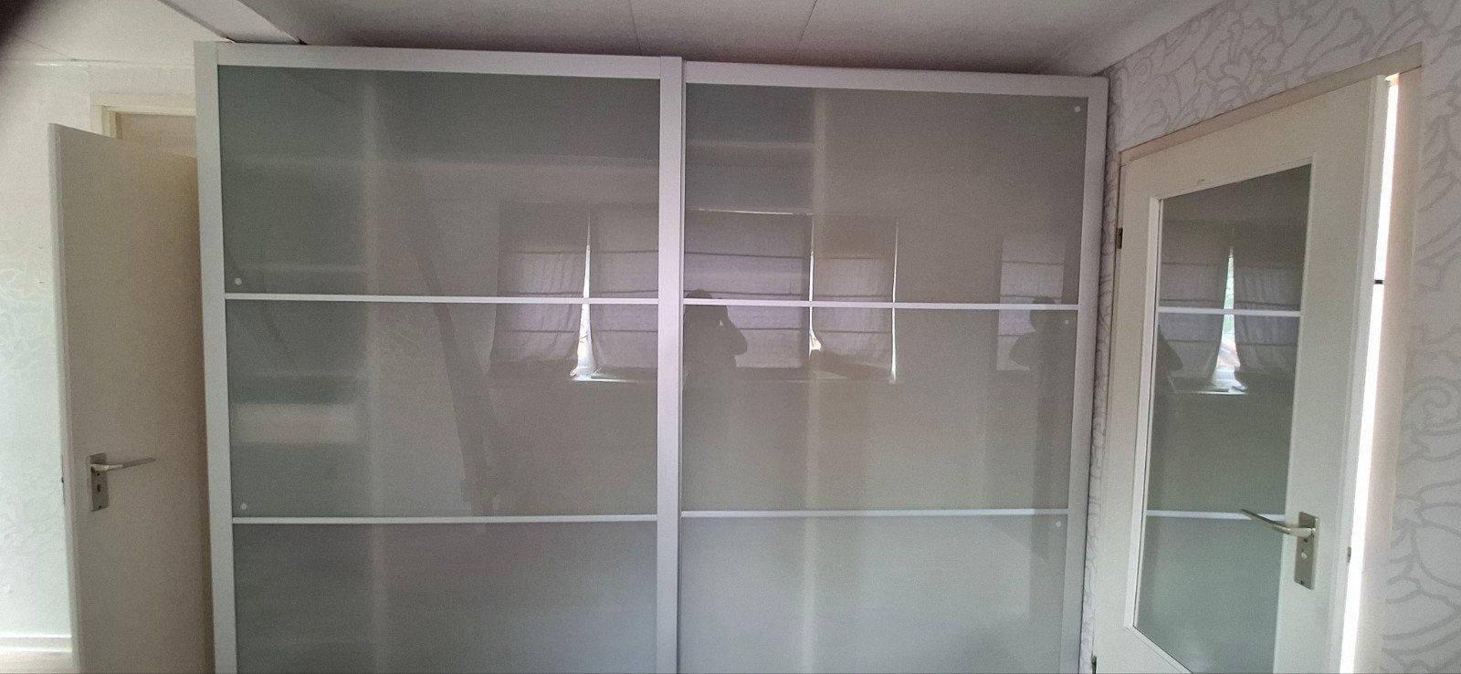 Strakke, moderne schuifdeurkast met veel opbergruimte, Huis en Inrichting, Kasten | Kledingkasten, Gebruikt, 200 cm of meer, 200 cm of meer