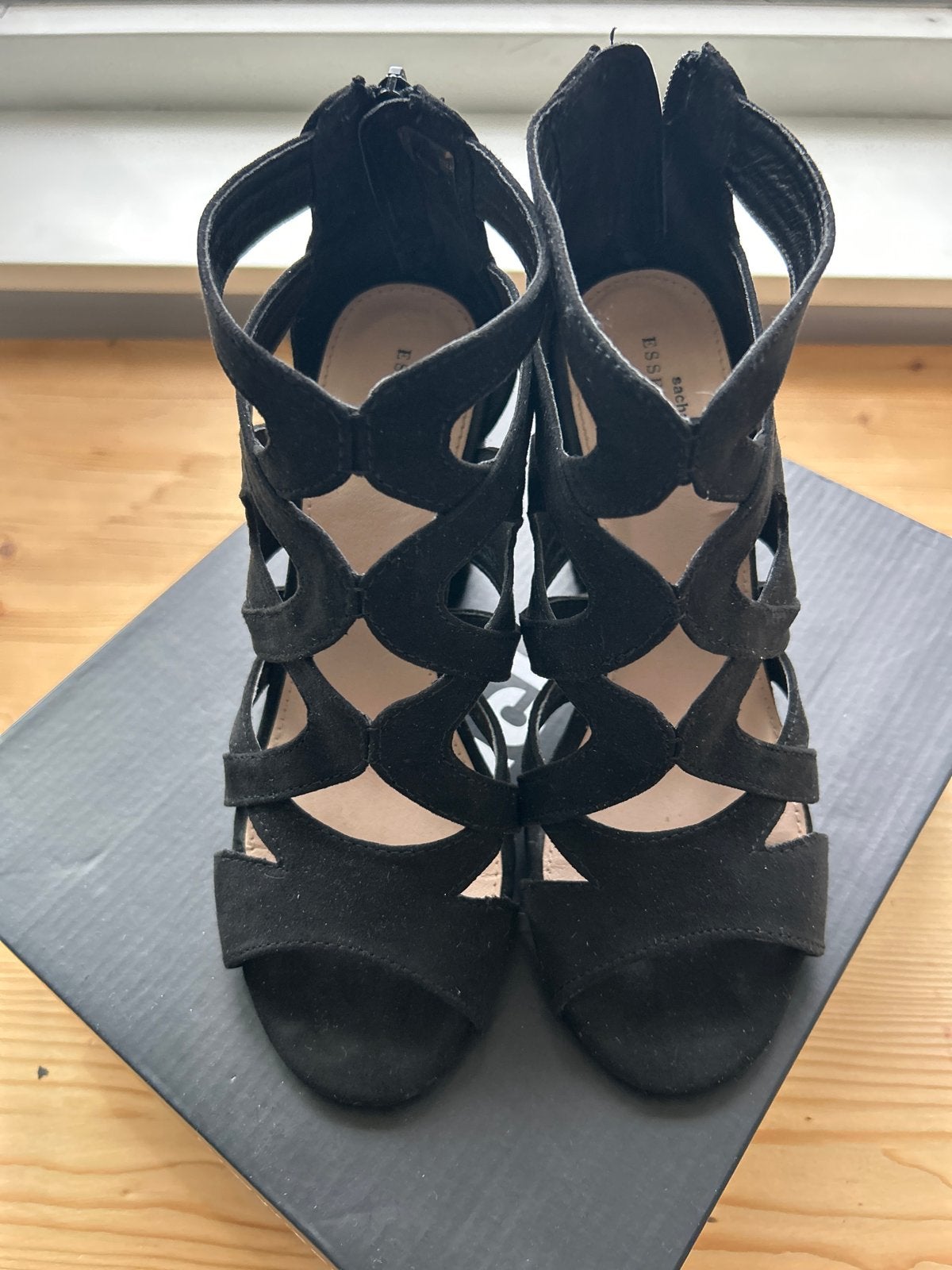 Zwart elegant sandaaltje met hak Sacha Essentials maat 37, Ophalen of Verzenden, Zo goed als nieuw, Zwart, Schoenen met hoge hakken