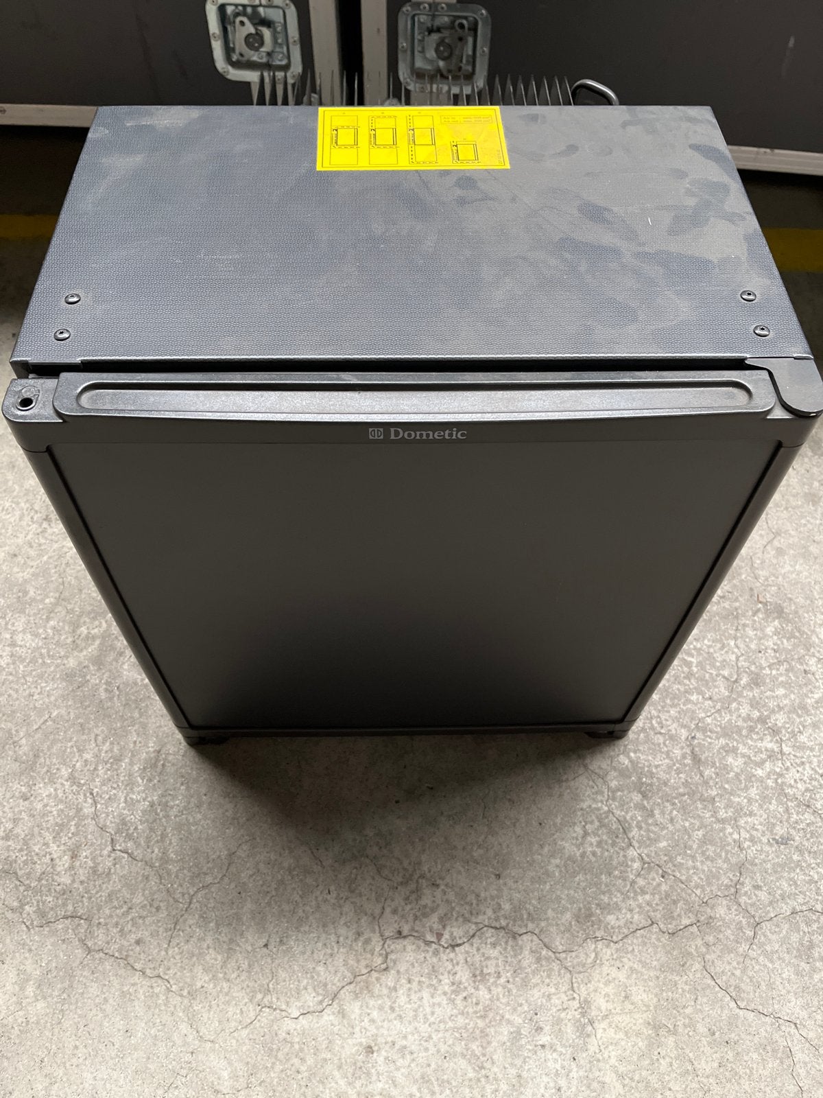 Dometic Minibar Koelkast MB20-60 RH423LDA - Compact & Stil, Witgoed en Apparatuur, Ophalen of Verzenden, Minder dan 75 liter, Zonder vriesvak