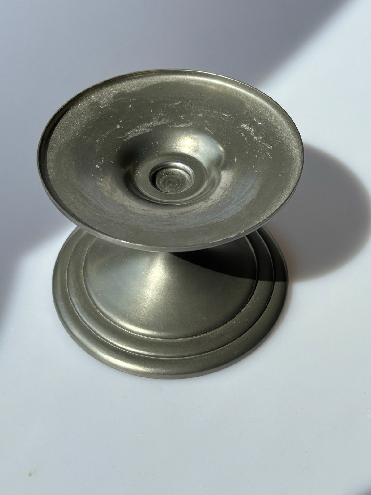 Vintage tinnen schaal/kandelaar, gemerkt Zinn 91-93%, Antiek en Kunst, Antiek | Tin, Ophalen of Verzenden