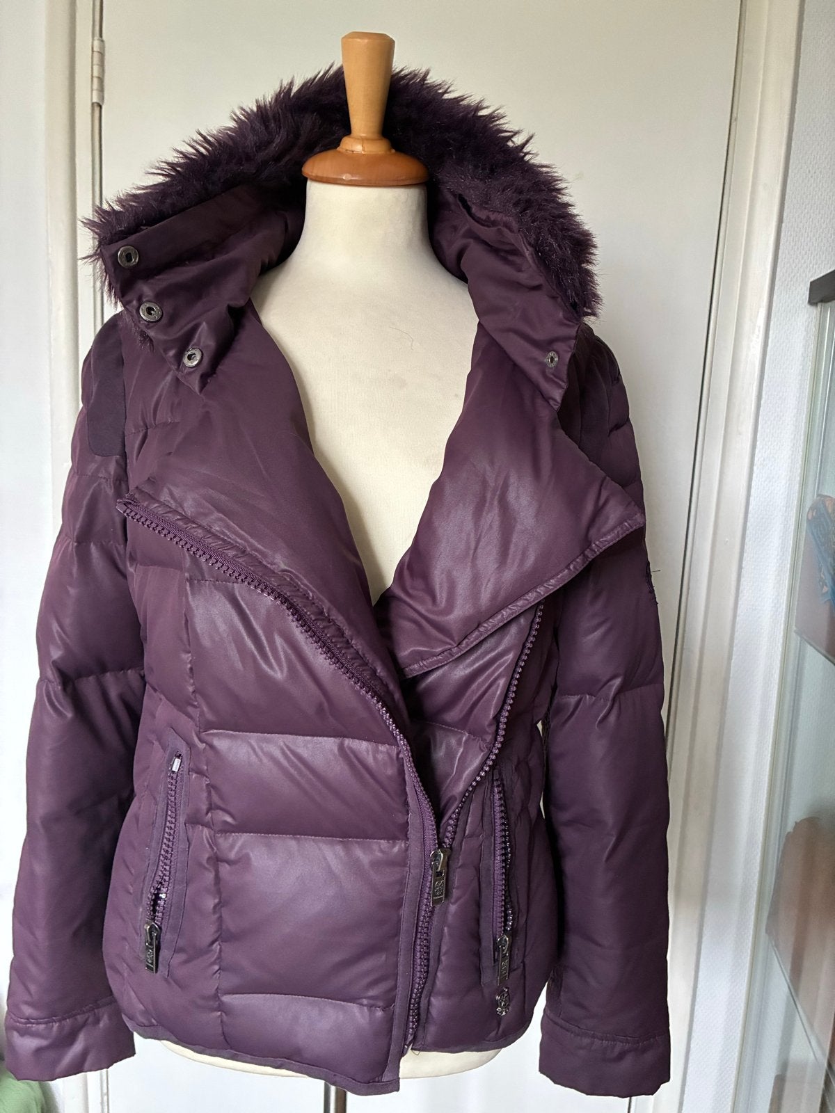 GIACOMO  paarse gewatteerde jas met bontkraag, Kleding | Dames, Jassen | Winter, Ophalen of Verzenden, Zo goed als nieuw, Maat 42/44 (L)