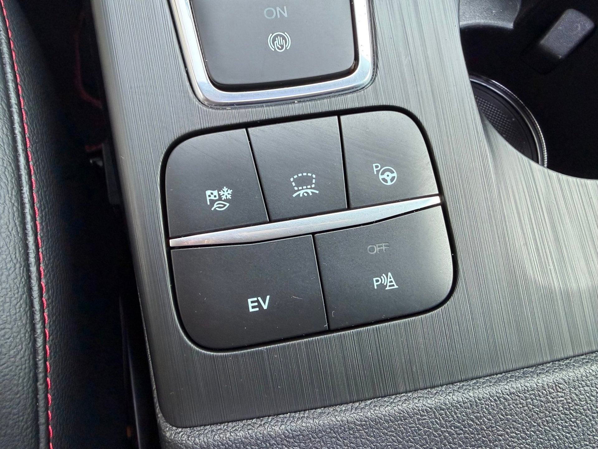 Foto 21 van Ford Kuga 2.5 PHEV ST-Line X PANO l TREKHAAK l ACC l 20''!