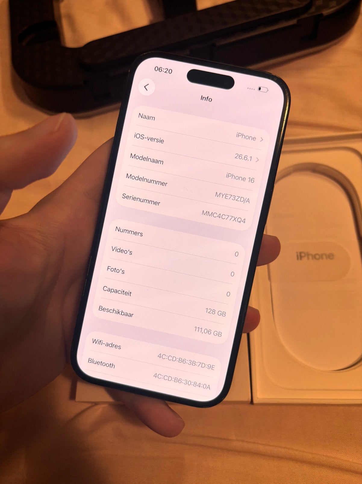 Foto 8 van Iphone 16 zwart 128GB