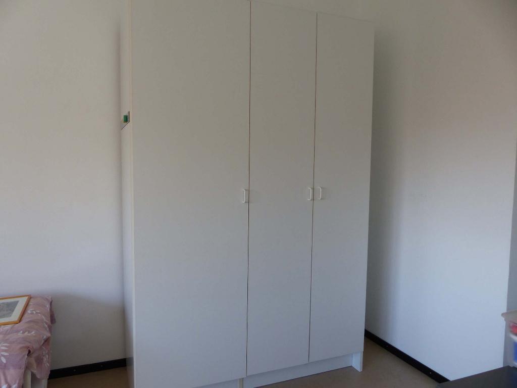 Garderobekast, Ophalen, Overige materialen, Met deur(en), Gebruikt