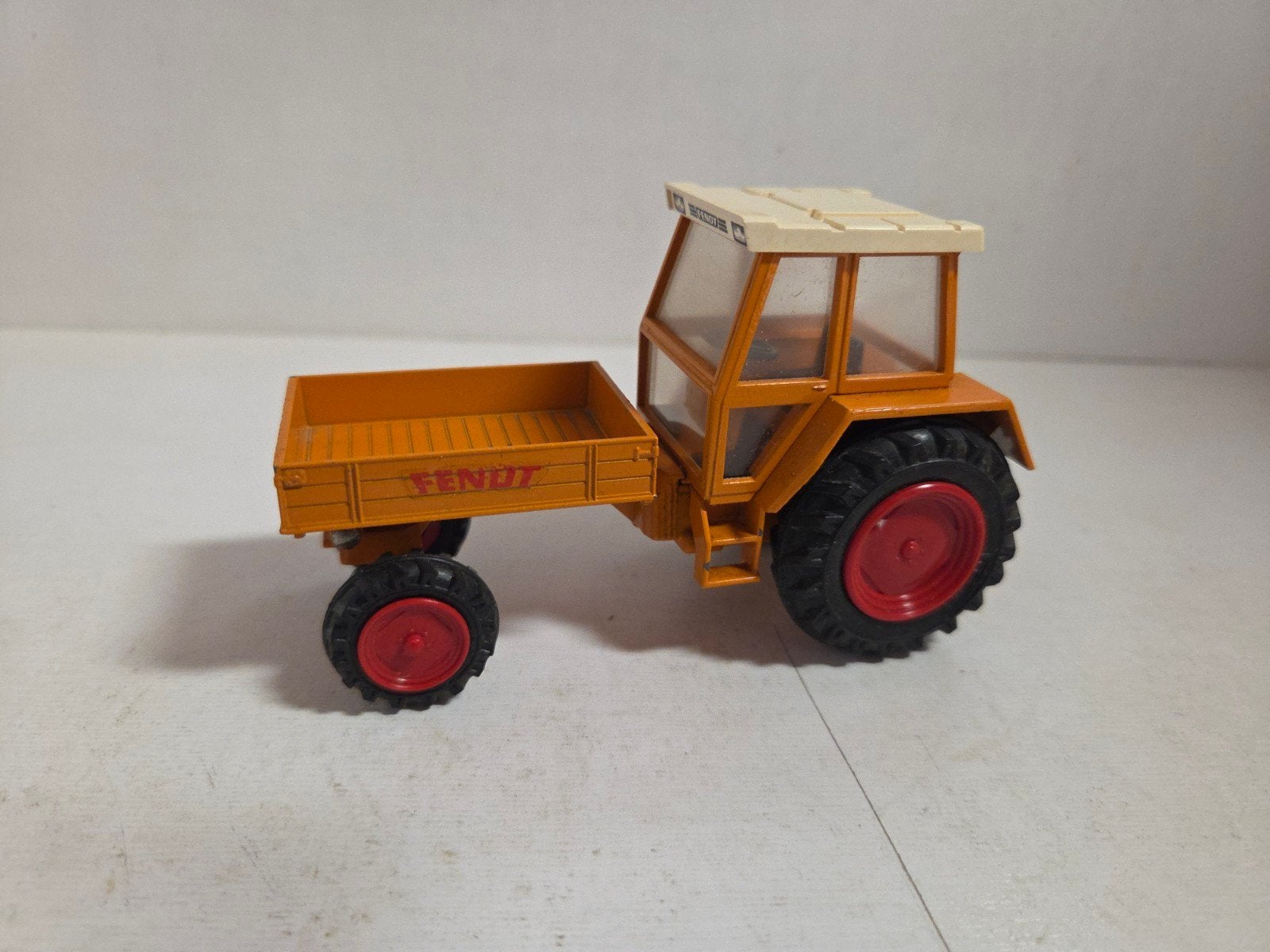 Cursor modell Fendt Favorit 1:43, SIKU, ., Tractor of Landbouw, Ophalen of Verzenden