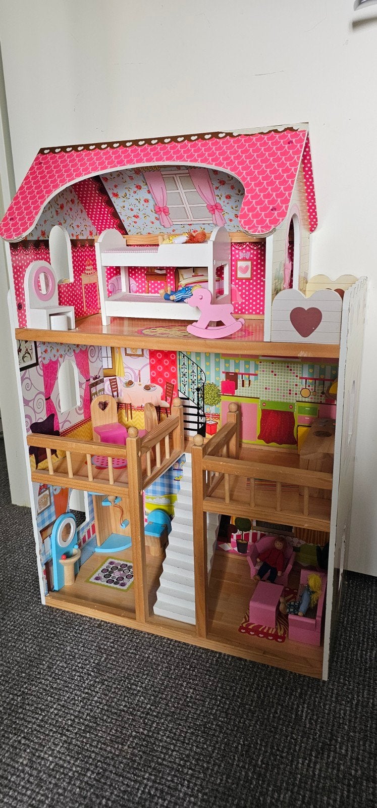 Groot houten poppenhuis met meubels en poppen, Ophalen, Gebruikt, Poppenhuis