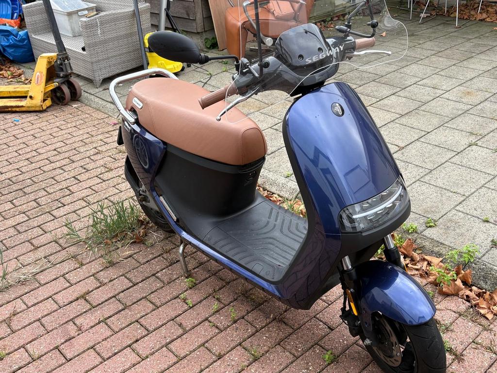 Segway e125s - Stijlvolle Elektrische Scooter, Fietsen en Brommers, Snorfietsen en Snorscooters, Ophalen, Zo goed als nieuw, Elektrisch