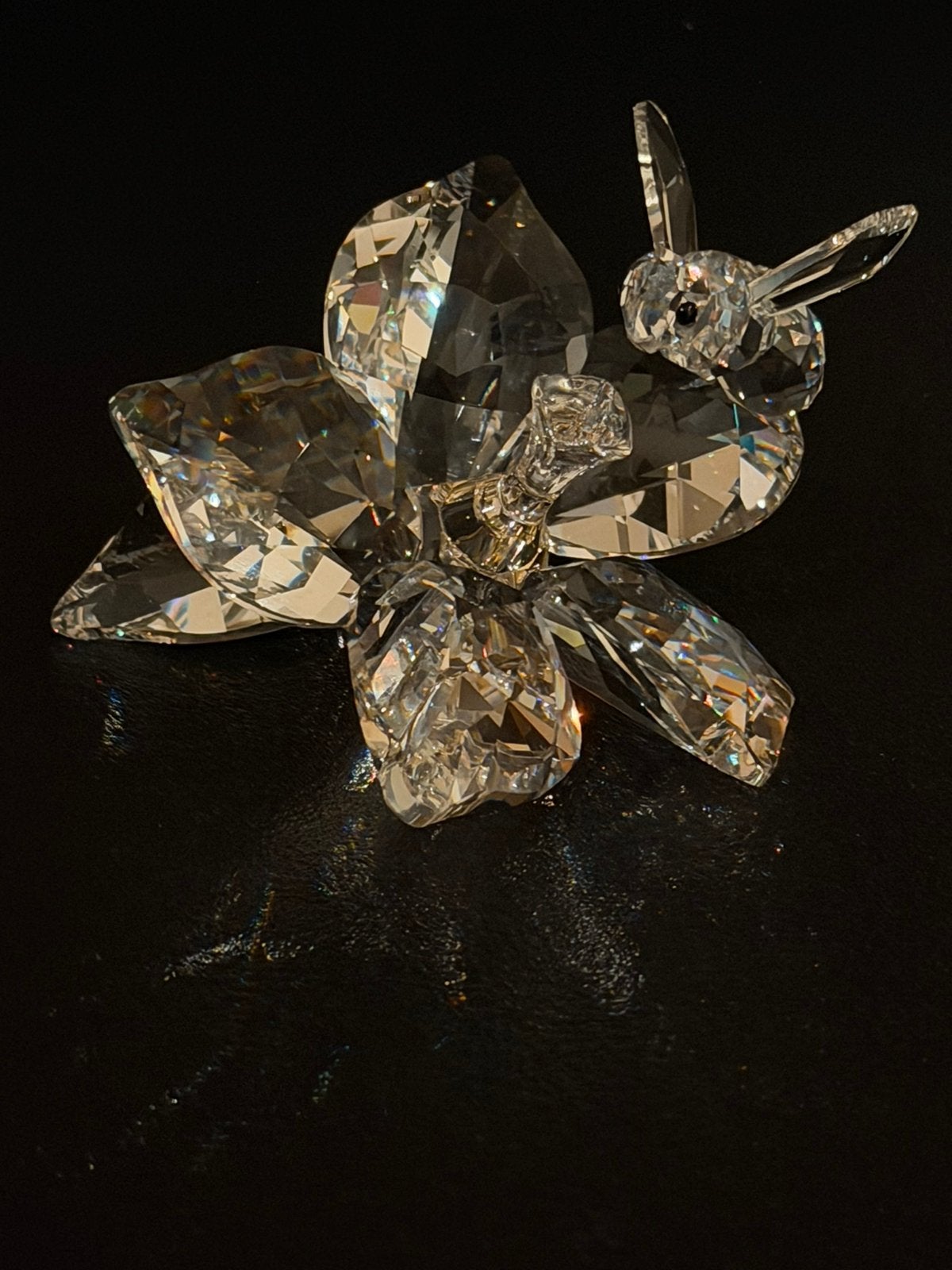 Nieuwstaat swarovski de verzamelaar bij op bloem, Ophalen of Verzenden, Zo goed als nieuw, Figuurtje
