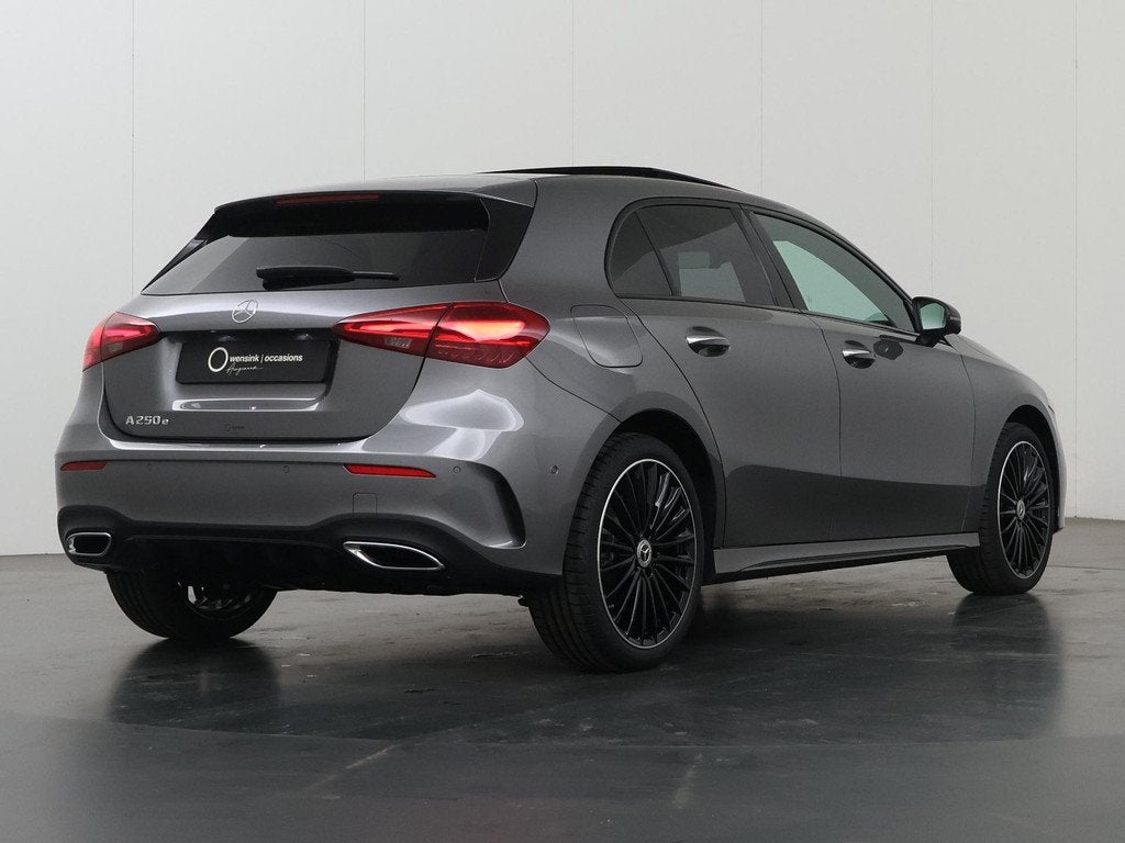 Mercedes-Benz A-Klasse 250e Business Solution AMG | Panorama, 4 cilinders, Plug-in hybride, Bedrijf, Nieuw