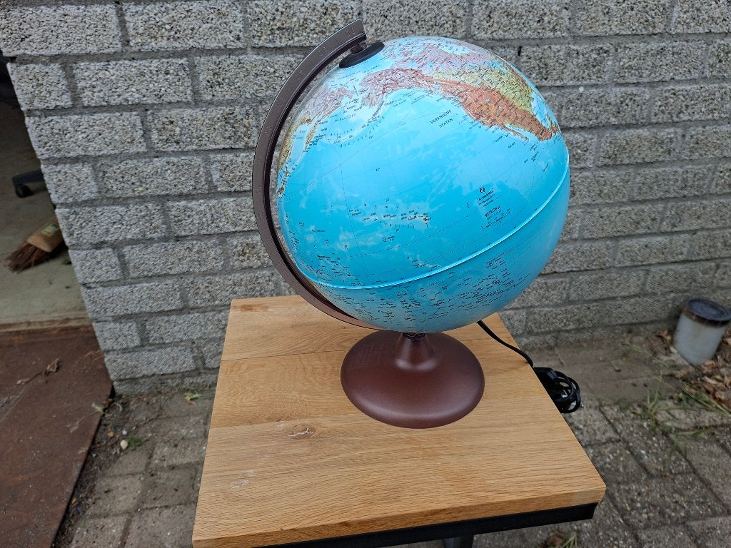 wereldbol met grijs bruin voet en verlichting, Ophalen of Verzenden