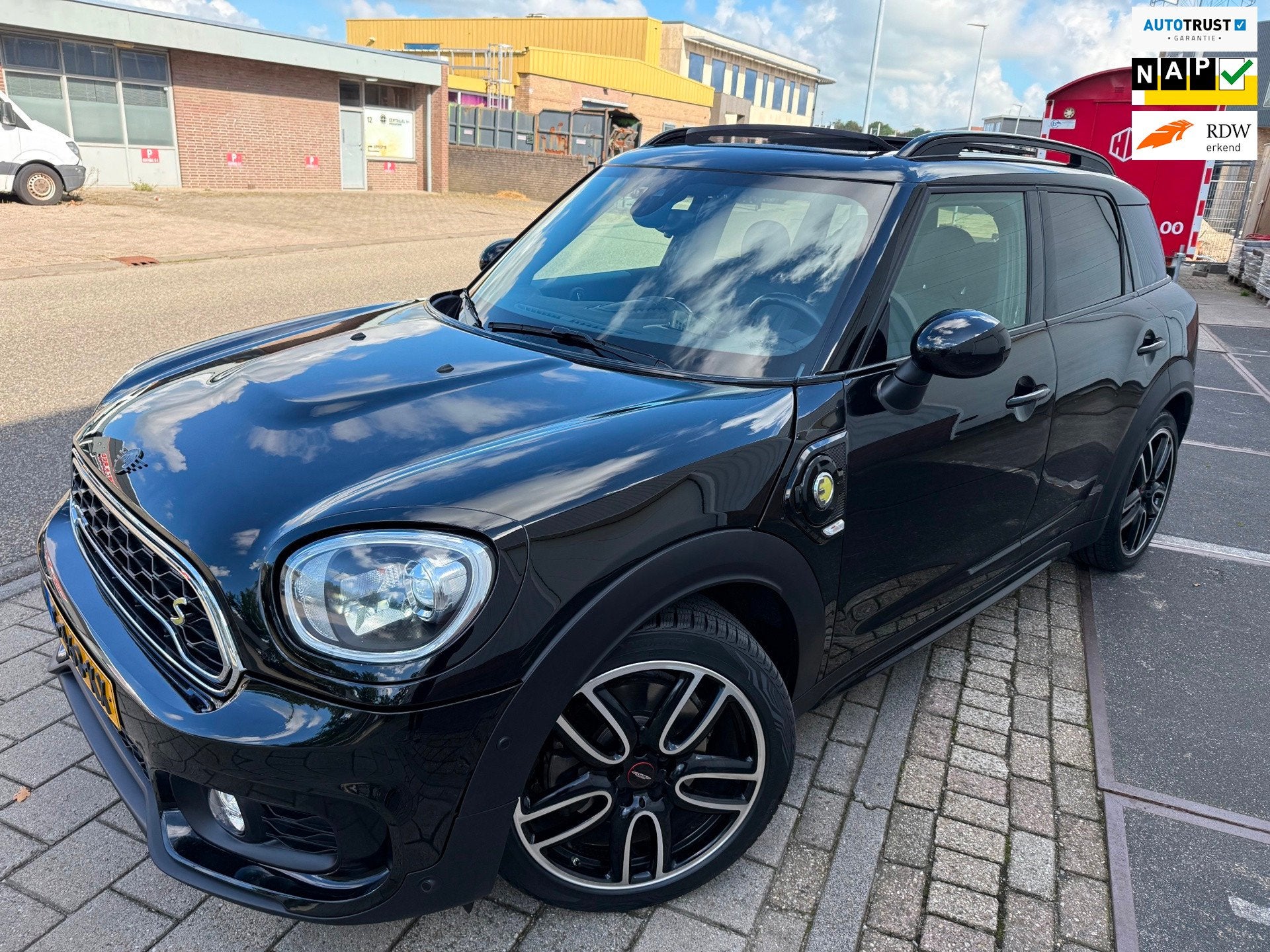 Mini Countryman 1.5 Cooper S PHEV ALL4 2019 JCW PANO LEDER N, Auto's, Dealer onderhouden, Gebruikt, Met garantie (alle), Zwart