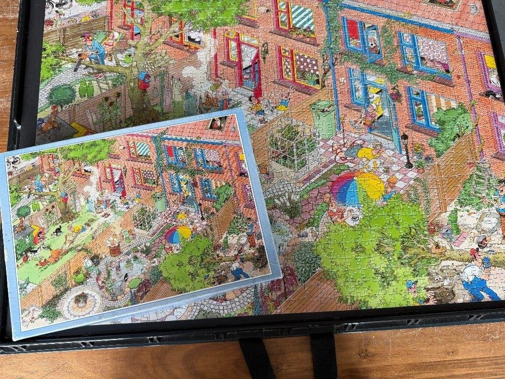 Haasteren Express gifts - Neighbours 1000 stukjes, Ophalen of Verzenden, 500 t/m 1500 stukjes, Gebruikt, Legpuzzel