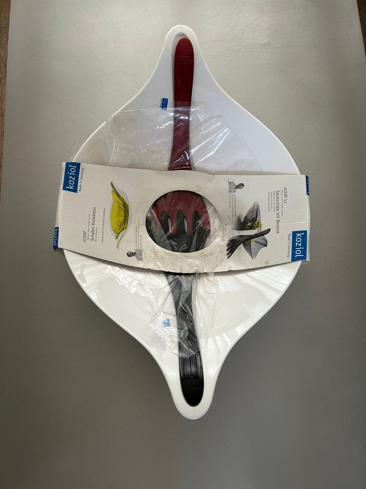 Saladeschaal Koziol Leaf L + met bestek, Overige materialen, Nieuw, Ophalen of Verzenden, Schaal of Schalen