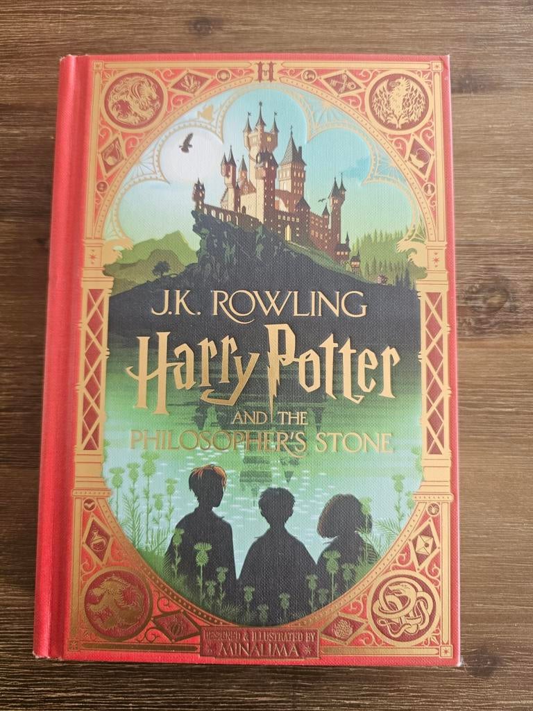 Harry Potter en de Steen der Wijzen - Geïllustreerde Editie, Boeken, Ophalen of Verzenden, Zo goed als nieuw, J.K. Rowling