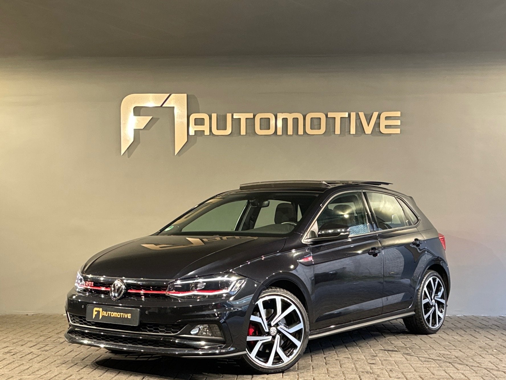 Volkswagen POLO 2.0 TSI GTI Pano|Keyless|Beats|Camera|DCC, Stof, Gebruikt, 4 cilinders, 1984 cc