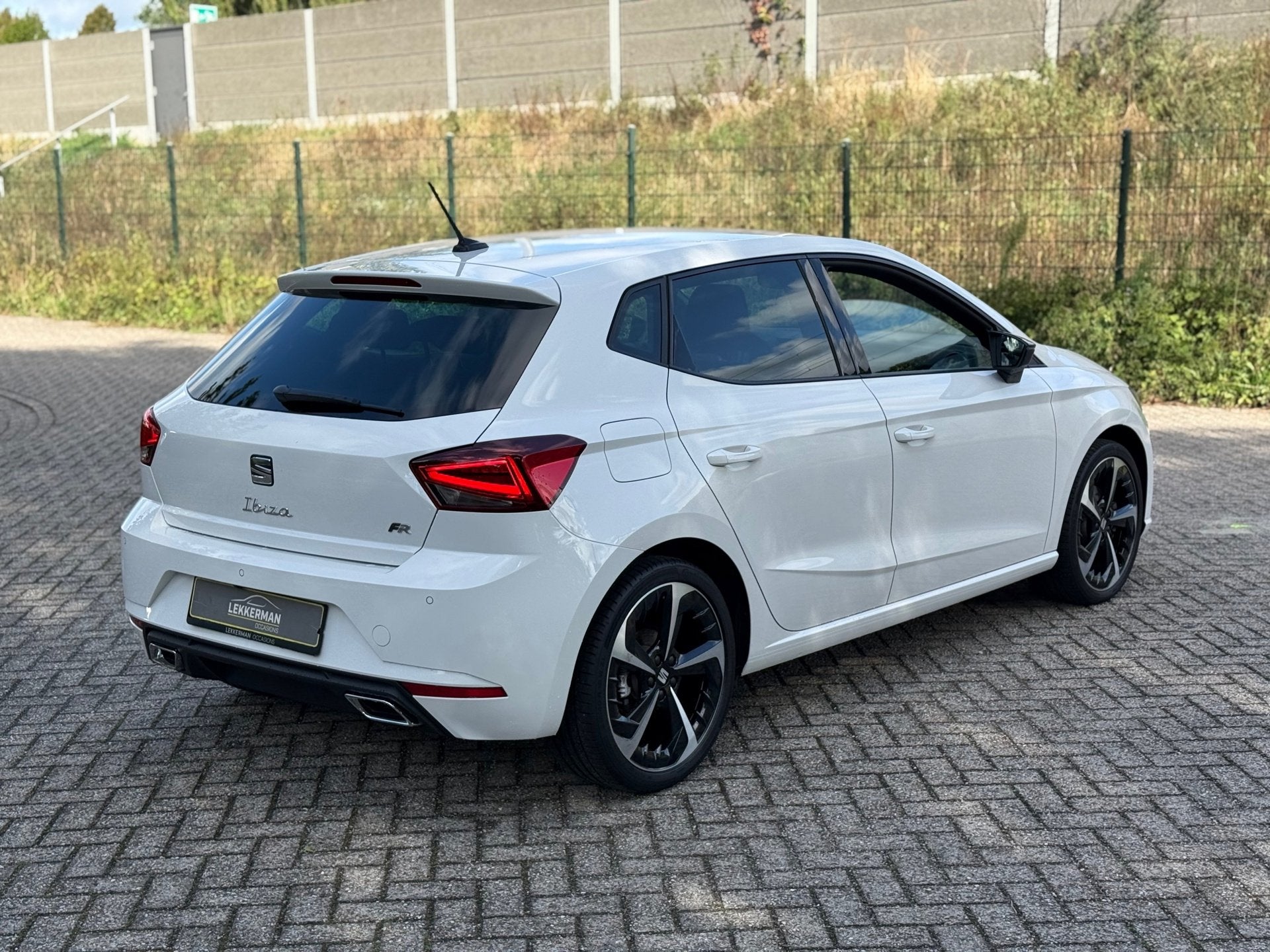 SEAT Ibiza 1.0 TSI FR 110PK I 6BAK I CAMERA I CARPLAY I DEAL, Voorwielaandrijving, Gebruikt, Alcantara, Origineel Nederlands