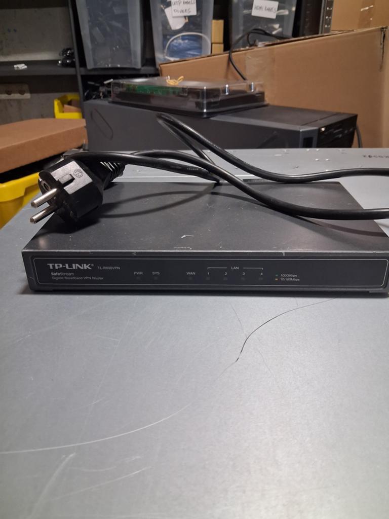 TP-Link TL-R600VPN SafeStream Gigabit Broadband VPN Router, Computers en Software, Netwerk switches, Ophalen of Verzenden, Zo goed als nieuw