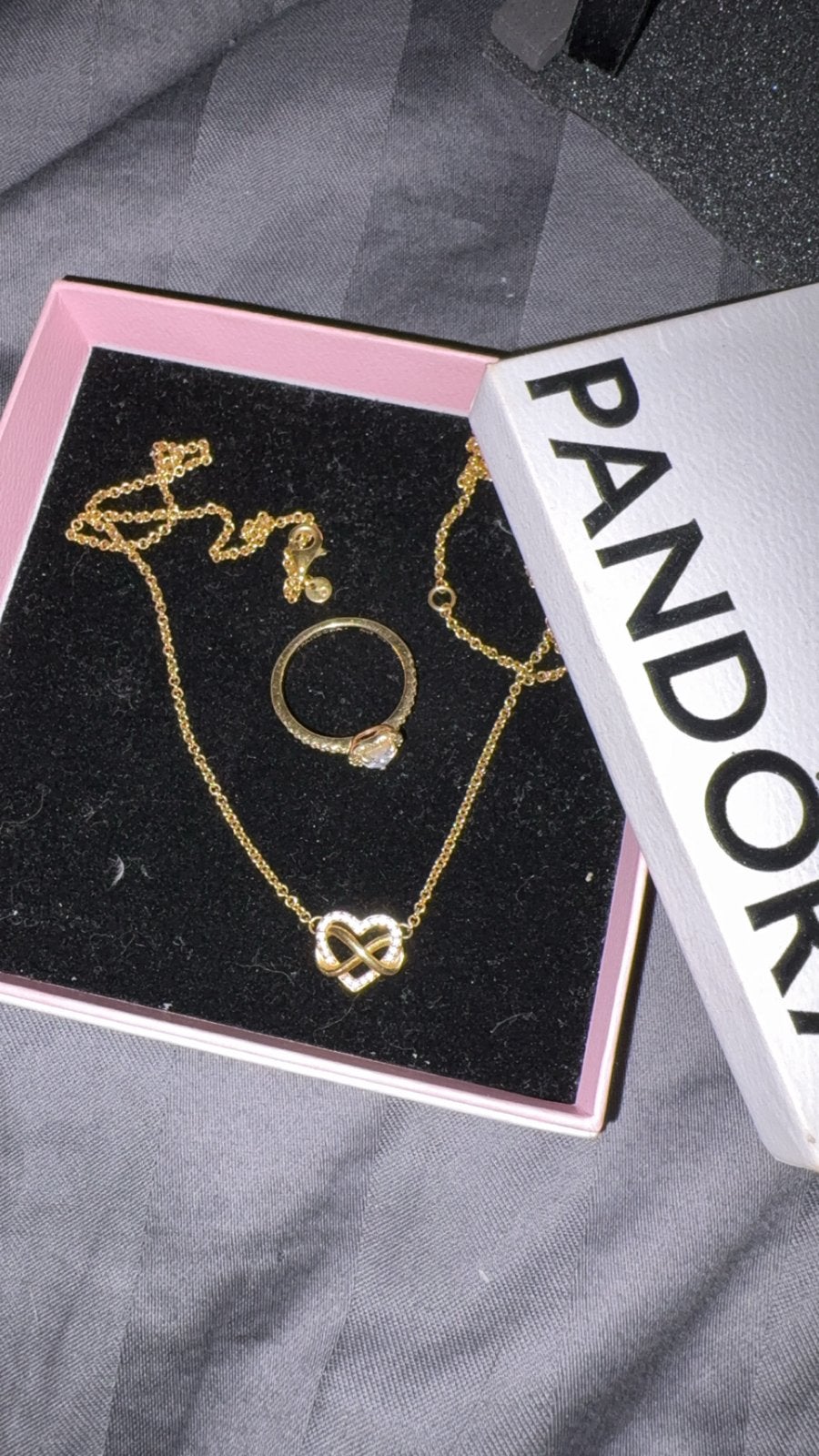 Gouden ketting en ring met hartvormige steen pandora, Met kristal, Ophalen of Verzenden, Zo goed als nieuw, 17 tot 18