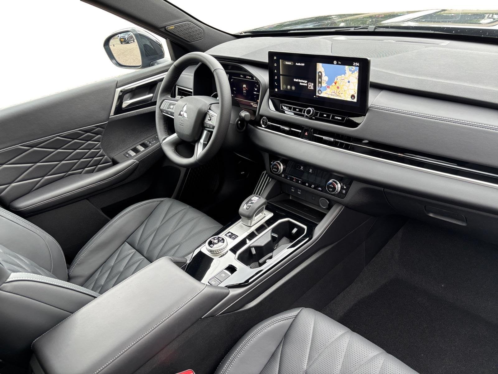 Mitsubishi Outlander 2.4 PHEV Black Edition | 5000 EURO KORT, Automaat, 2095 kg, Outlander, 4 cilinders