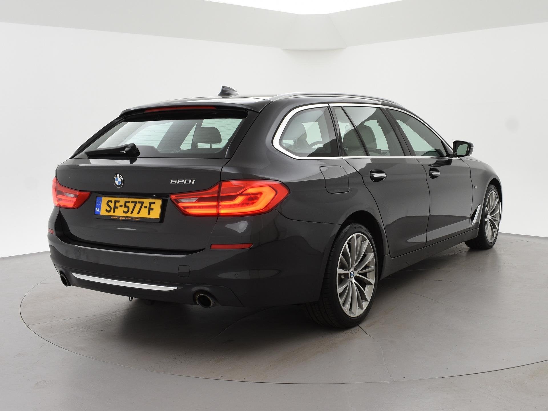 BMW 5-serie Touring 520i H.E. 184 PK AUT. LUXURY LINE + COMF, Auto's, Automaat, 1998 cc, Achterwielaandrijving, Gebruikt