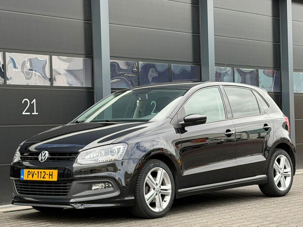 Volkswagen Polo 1.6 TDI R-Line Clima Xenon AUTOMAAT, Auto's, Automaat, Parkeersensor, Zwart, Diesel