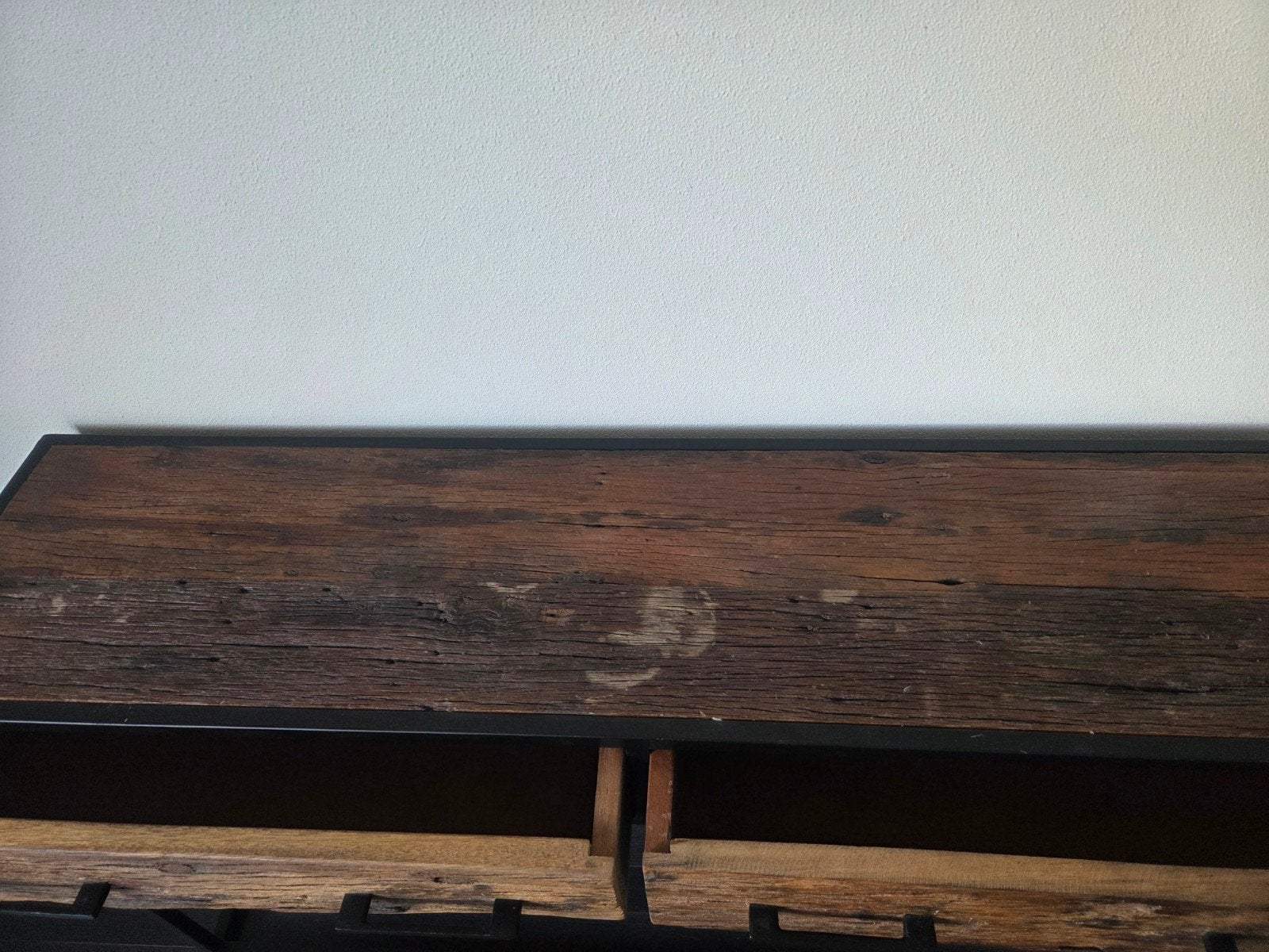 Robuuste houten side tafel met metalen frame, Huis en Inrichting, Tafels | Bijzettafels, Ophalen, Minder dan 55 cm, Gebruikt, Industrieel, Landelijk