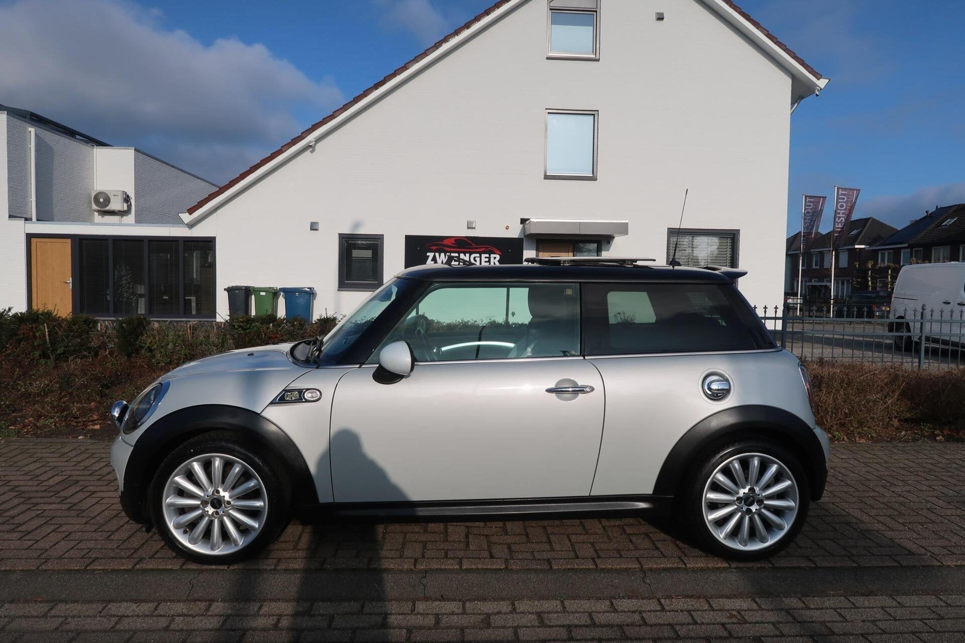 Mini Mini 1.6 Cooper S Camden PANORAMADAK|HARMAN-KARDON|AIRC, Auto's, Voorwielaandrijving, Euro 5, Gebruikt, Zwart
