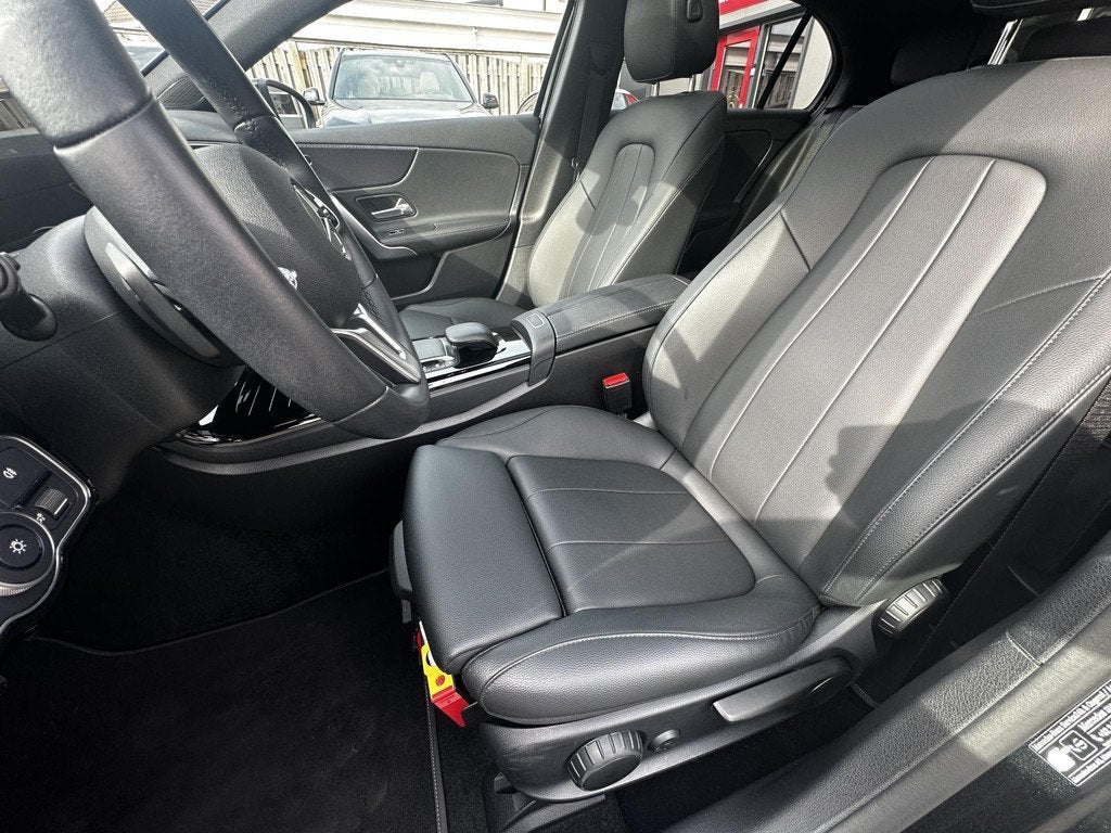Mercedes-Benz A-klasse 250 e Luxury Line Pano|Sfeer|Matrix|N, Gebruikt, 4 cilinders, 16 kWh, Zwart