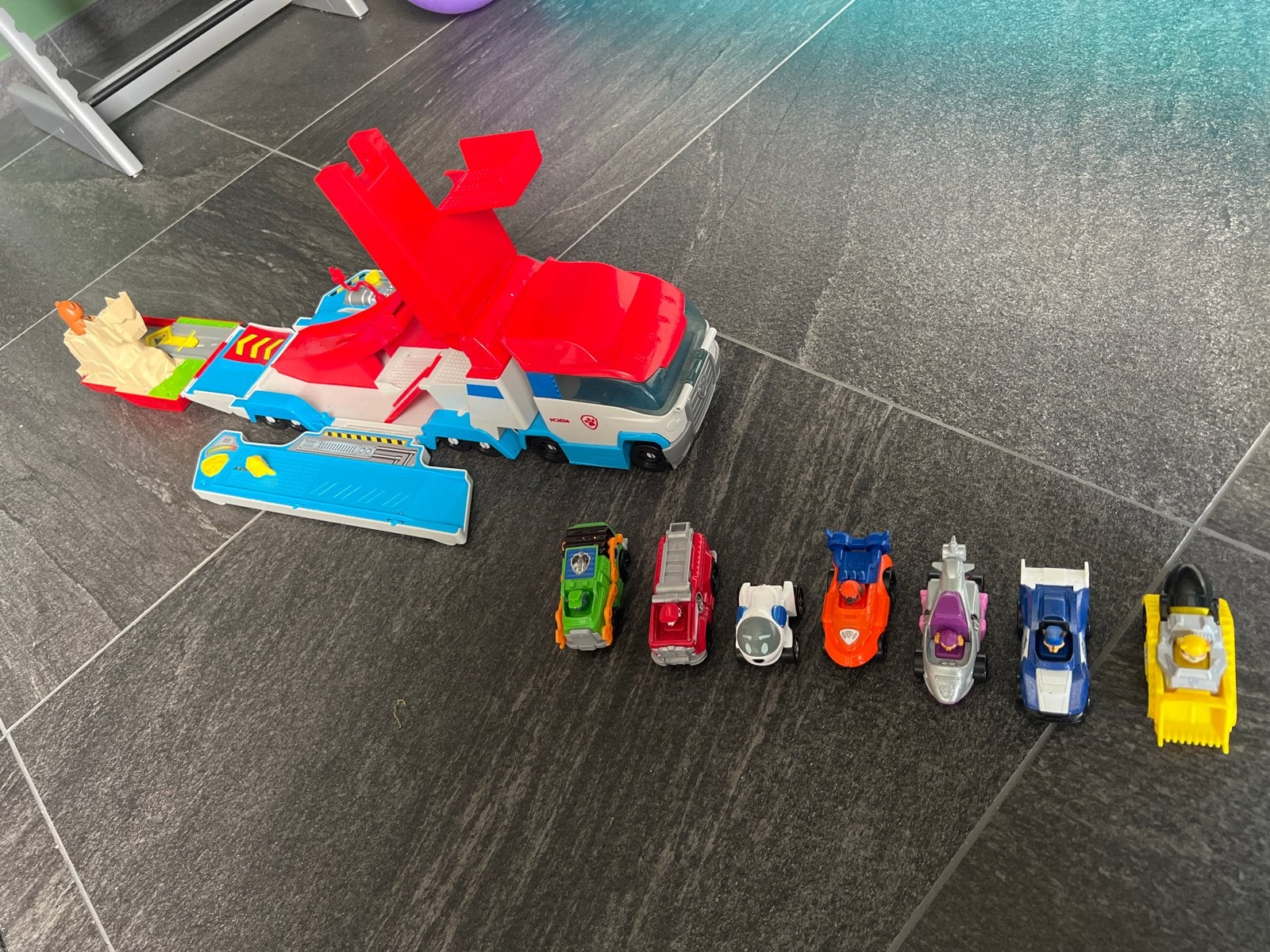 Paw Patrol Vrachtwagen met diverse metalen figuren, Kinderen en Baby's, Ophalen of Verzenden, Gebruikt