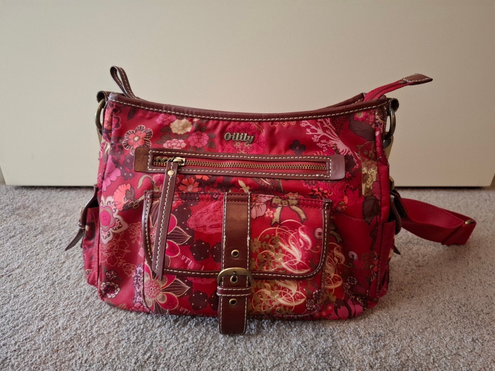 Oilily Schoudertasje - Rood met bloemenprint, Sieraden, Tassen en Uiterlijk, Tassen | Damestassen, Ophalen, Zo goed als nieuw