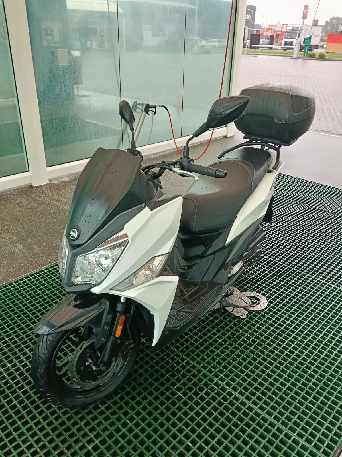 Sym Jet 14 Scooter (50cc) - Wit, Shad, Michelin, Gebruikt, Overige modellen, Maximaal 45 km/u, Ophalen of Verzenden