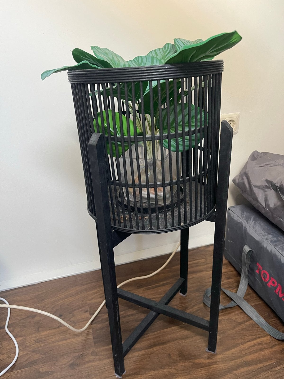 Kunstplant in zwarte plantenstandaard, Ophalen, Overige soorten, Halfschaduw, In pot