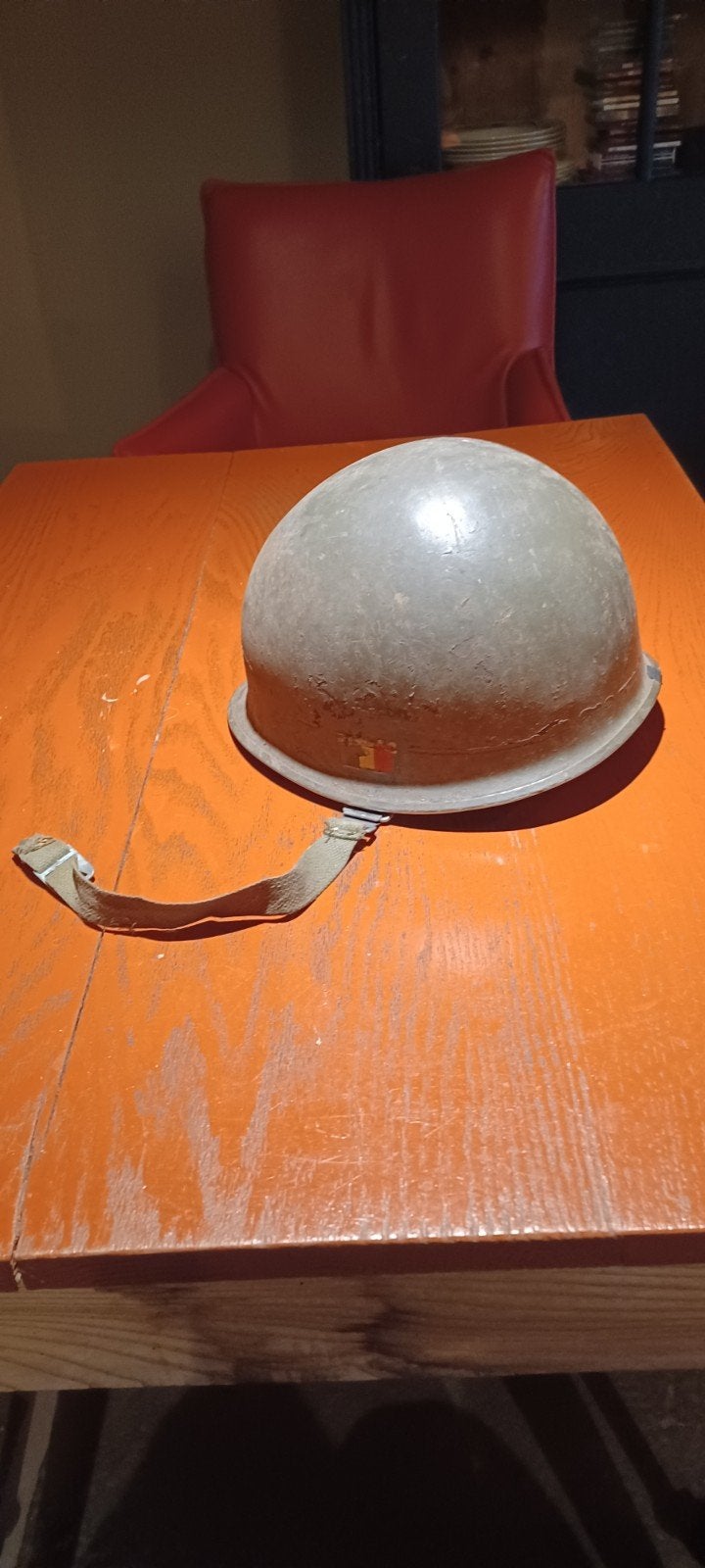 Vintage Belgische militaire helm met vlag, Verzamelen, Ophalen of Verzenden