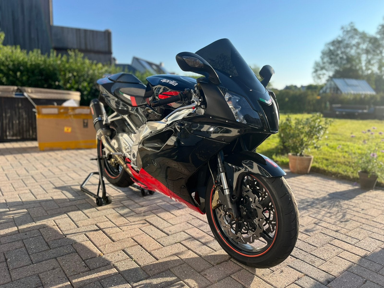Aprilia RSV Mille 1000 R in mooie staat, klaar voor seizoen, 2 cilinders, Sportuitlaat, Motorrijbewijs A, Gebruikt