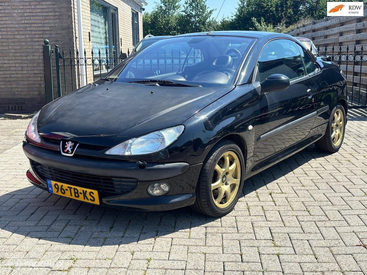 Peugeot 206 CC 2.0-16V recent gekeurd rijdend na de keuring, Auto's, 136 pk, Gebruikt, 4 cilinders, Cabriolet
