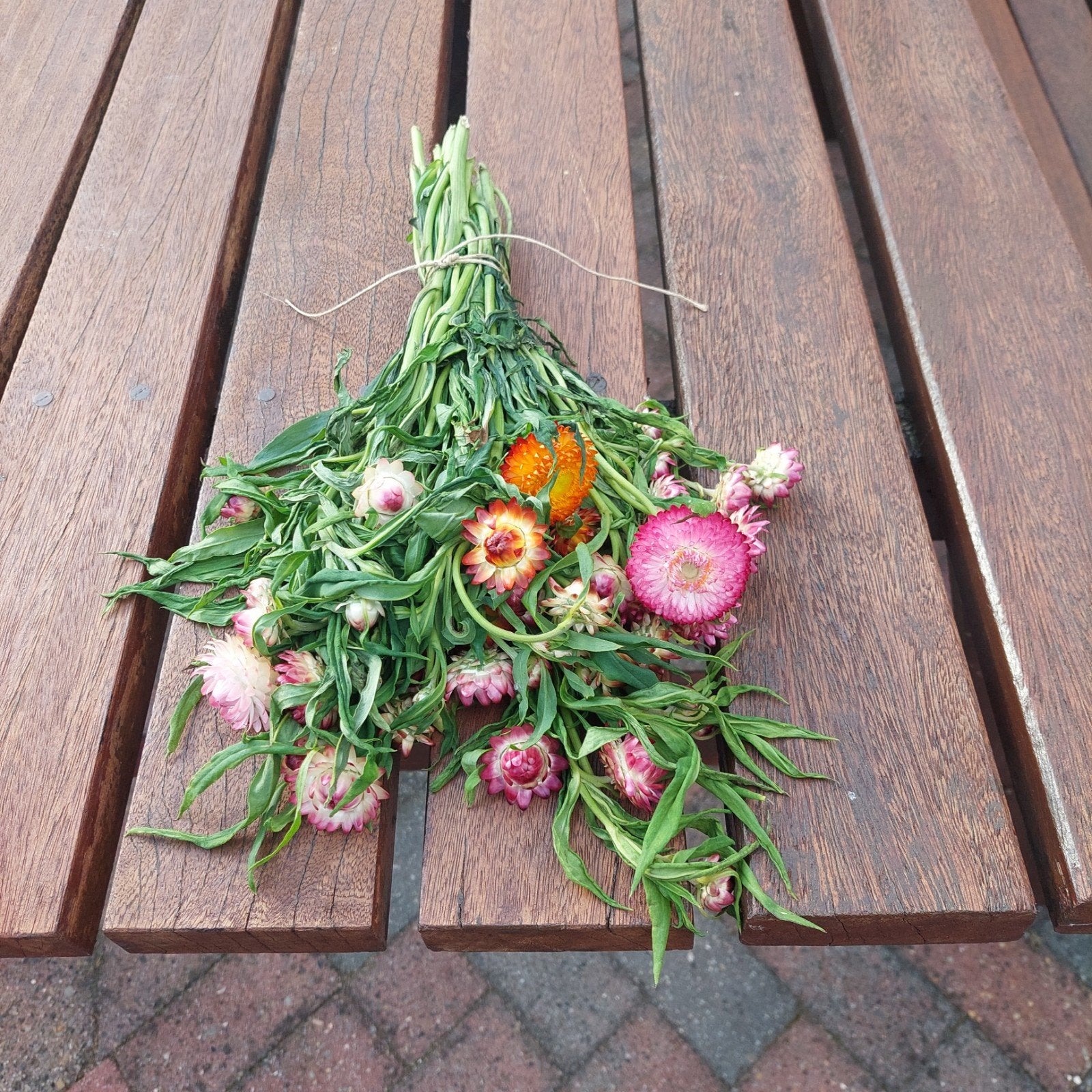 Boeket droogbloemen, Ophalen