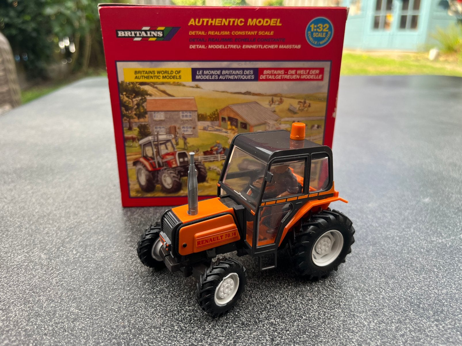 Renault 70-14 trekker Britains 9492, Ophalen of Verzenden, Zo goed als nieuw, Tractor of Landbouw, Britains