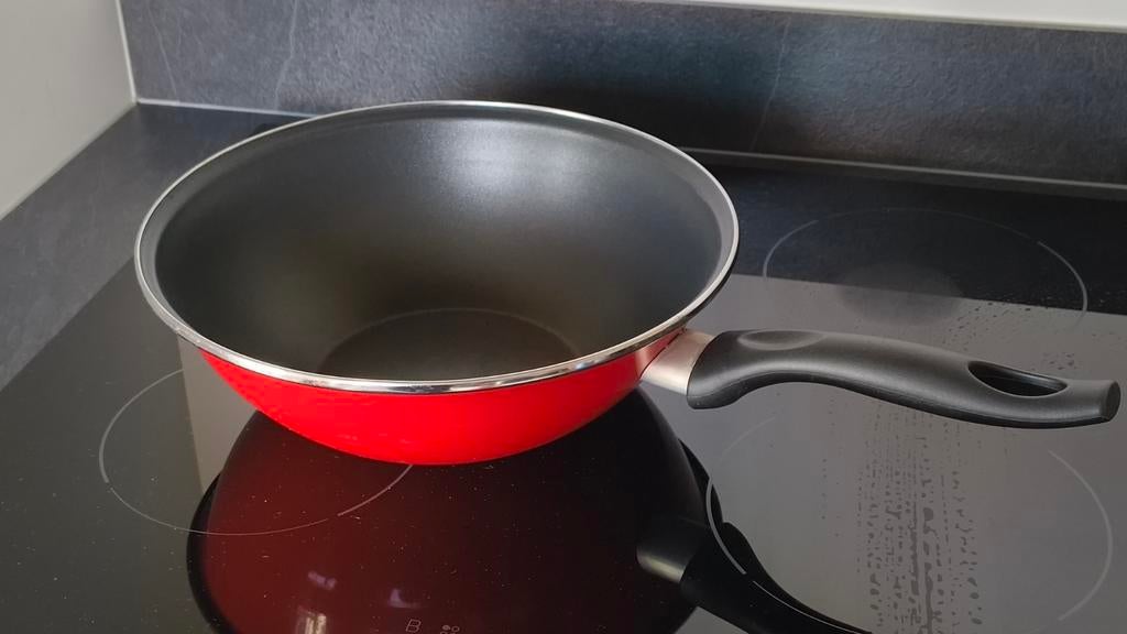 Wokpan 28cm - Ideaal voor roerbakgerecht, Huis en Inrichting, Keuken | Potten en Pannen, Gebruikt, Aluminium, Ophalen of Verzenden