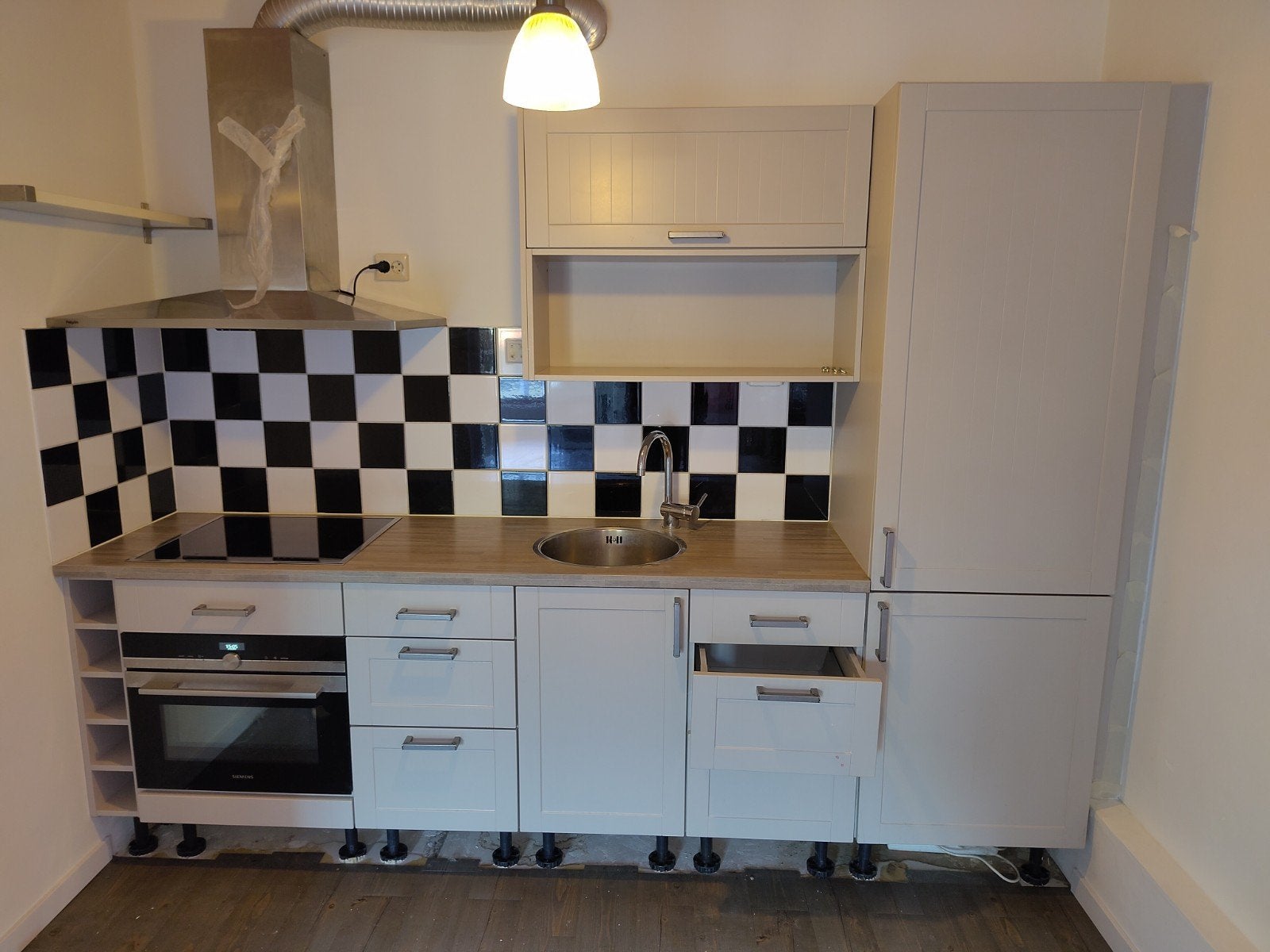 Keuken met Siemens inbouwapparatuur, reeds gedemonteerd!, Huis en Inrichting, Keuken | Complete keukens, Ophalen, Gebruikt, Wit