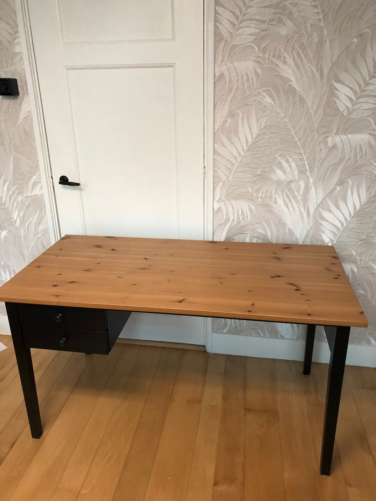 Bureau Ikea, Huis en Inrichting, Ophalen, Zo goed als nieuw