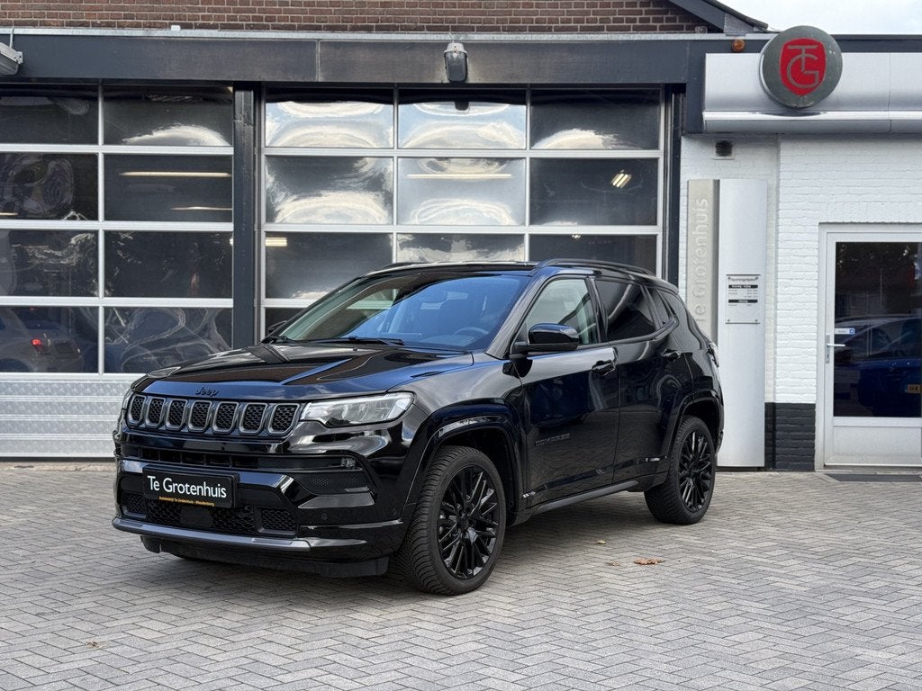 Jeep Compass S Summit 1.5T e-Hybrid (bj 2024, automaat), Auto's, Jeep, Gebruikt, 4 cilinders, Automatische klimaatregeling, Zwart