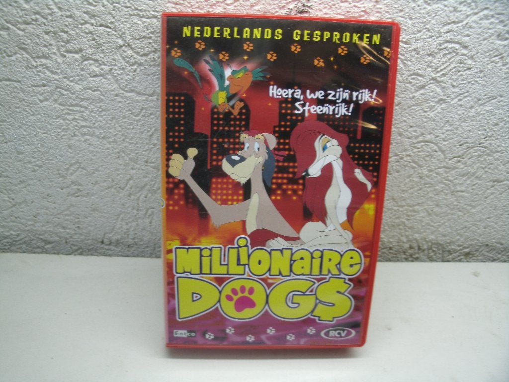 vhs 29a millionaire dogs hoera we zijn rijk, Vanaf 16 jaar, Ophalen of Verzenden, Zo goed als nieuw