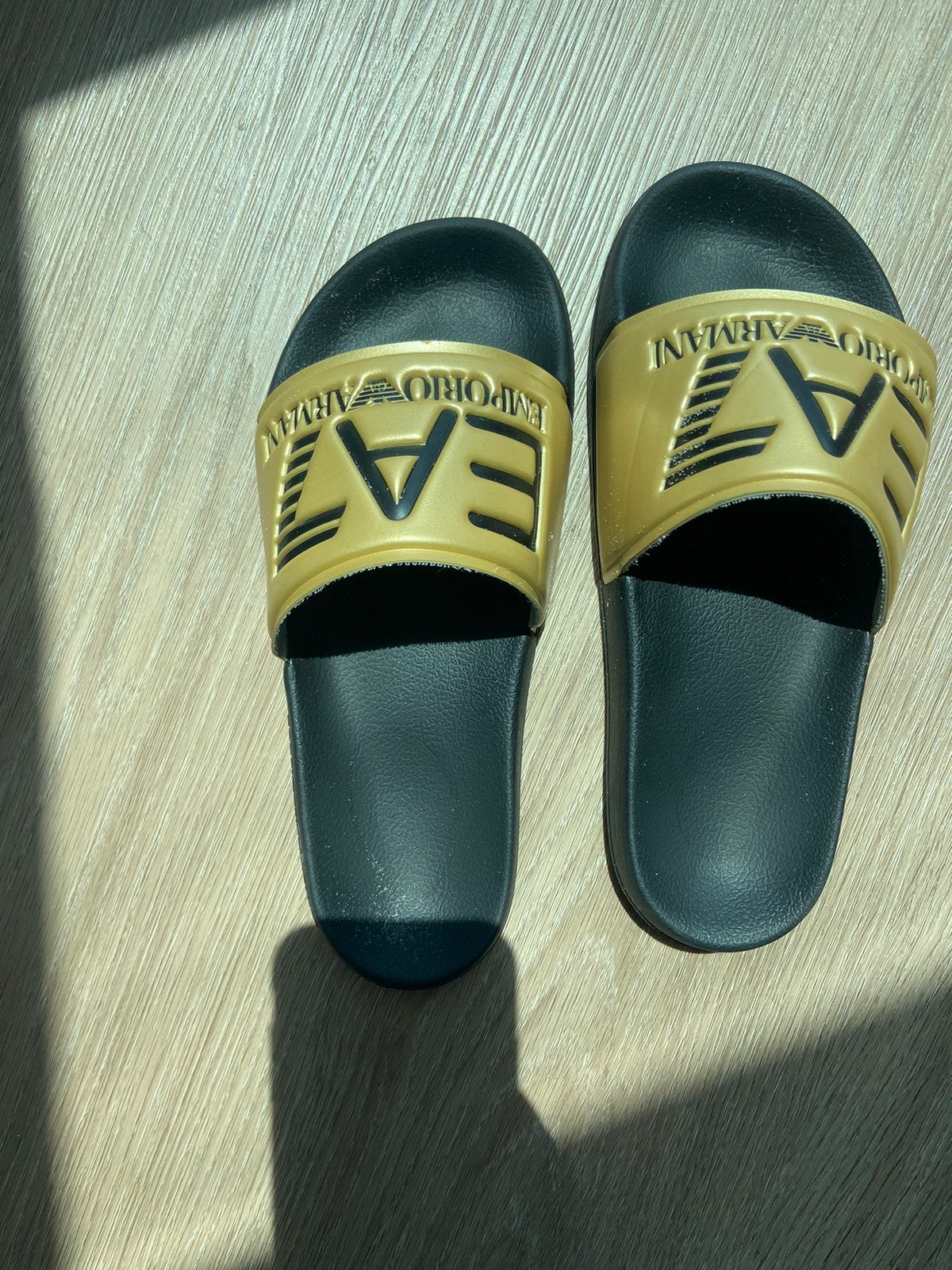 Armani slippers maat 35, Ophalen, Overige maten, Zwart