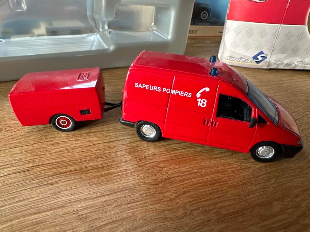 Peugeot Expert Sapeurs Pompiers met aanhanger - Tonka, Hobby en Vrije tijd, Modelauto's | 1:43, Ophalen of Verzenden, Nieuw, Auto