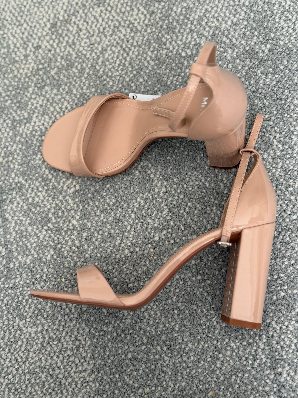 Nieuwe Mango sandalen met hak - Maat 39, Kleding | Dames, Schoenen, Ophalen of Verzenden, Nieuw, Beige, Sandalen of Muiltjes