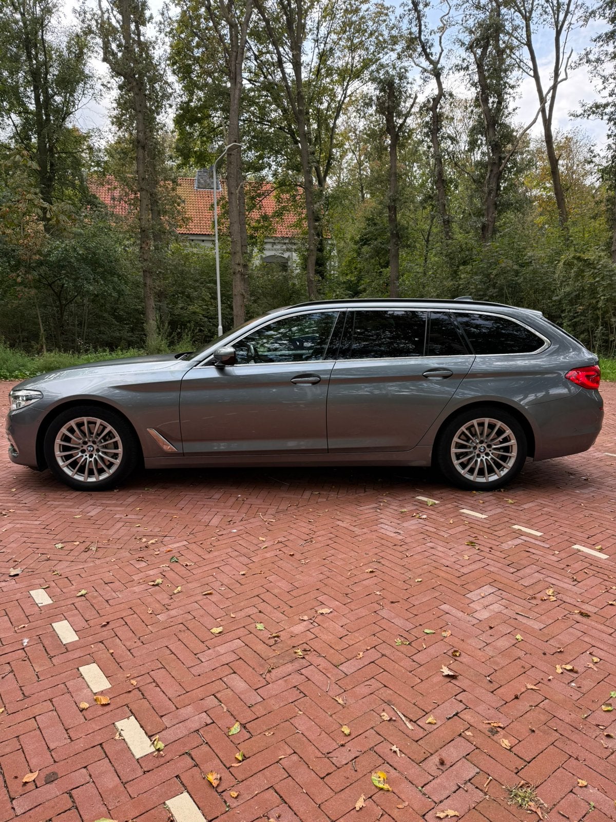 BMW 530i High Ex | Panorama | Head-Up | B&W | Winterset, 1998 cc, Achterwielaandrijving, Zwart, 4 cilinders