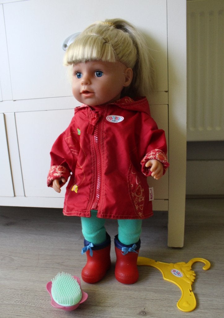 mooie babyborn grote zus in leuke kleding + regenjas laarzen, Ophalen of Verzenden, Zo goed als nieuw, Babypop