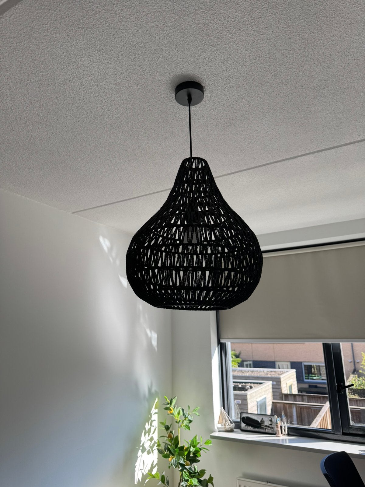 Zwarte Hanglamp van Geweven Touw, Ophalen of Verzenden, Zo goed als nieuw, Textiel, E27 (groot)
